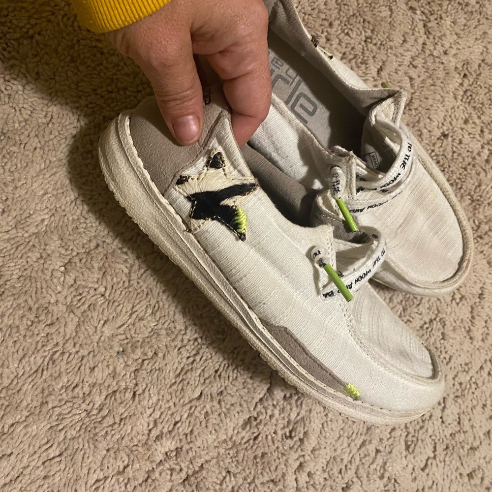 Hey dudes size 4 (big girls)